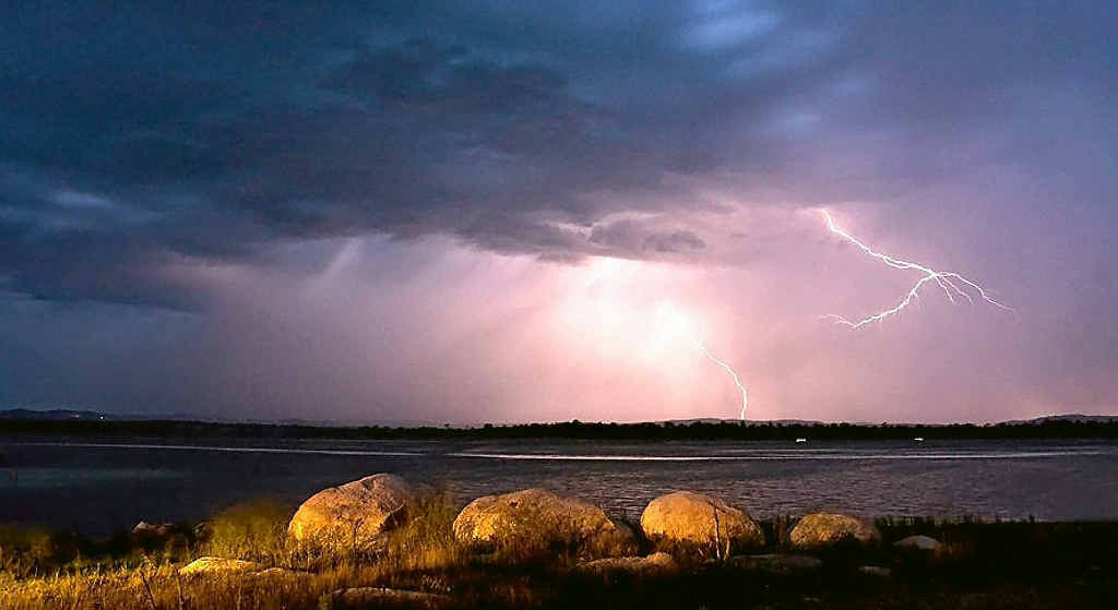 The more severe storms tend to approach Warwick from the south-west. Leslie Dam provides a fantastic foreground.